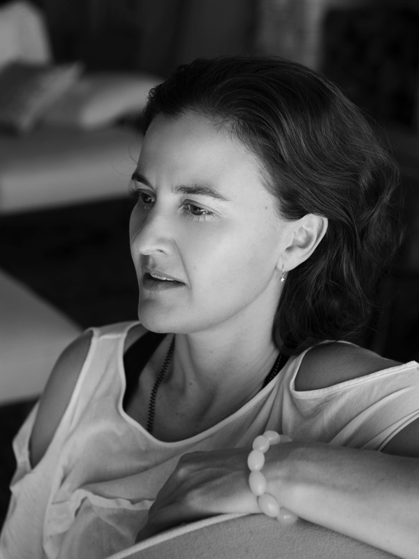 Emma Balnaves is the co-founder and director of Shadow Yoga and Nṛtta Sādhanā.
Portrait photo Sophie Howarth.